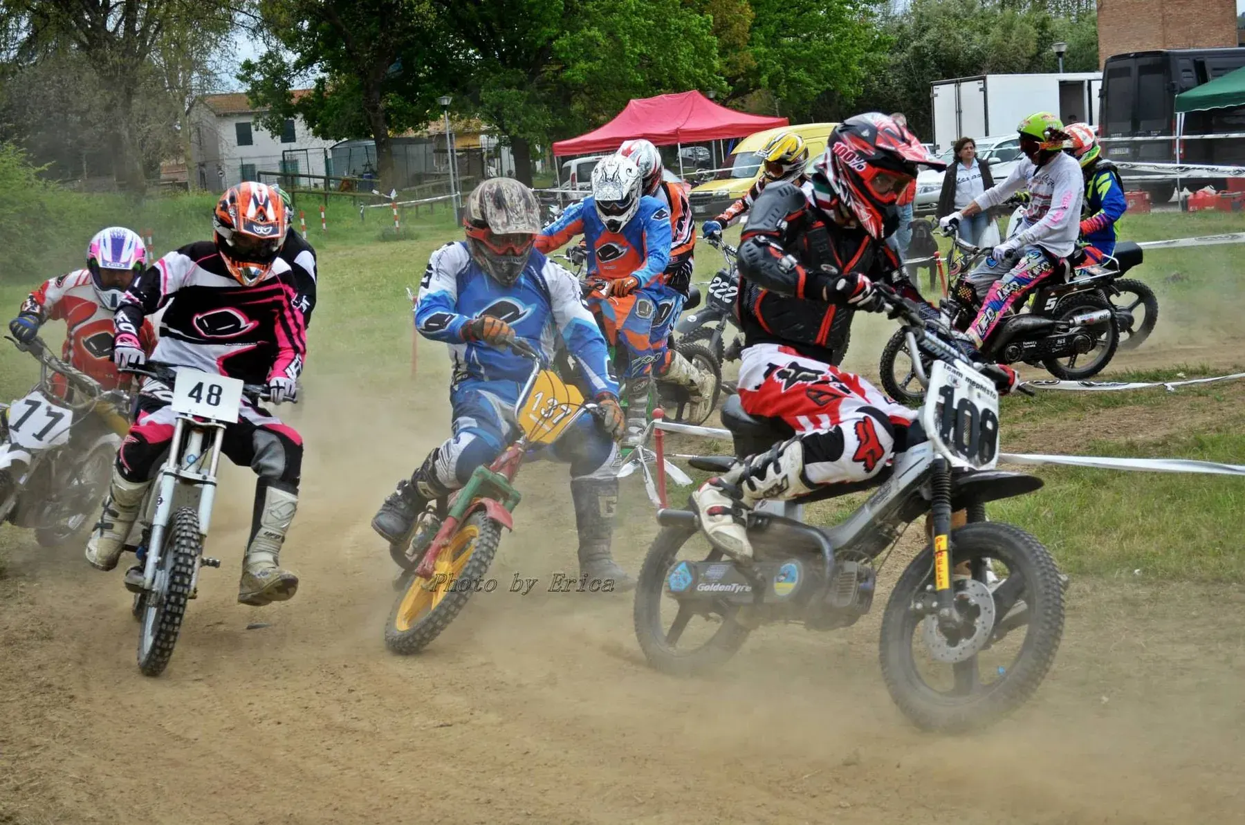 Moto da competizione del team LBR