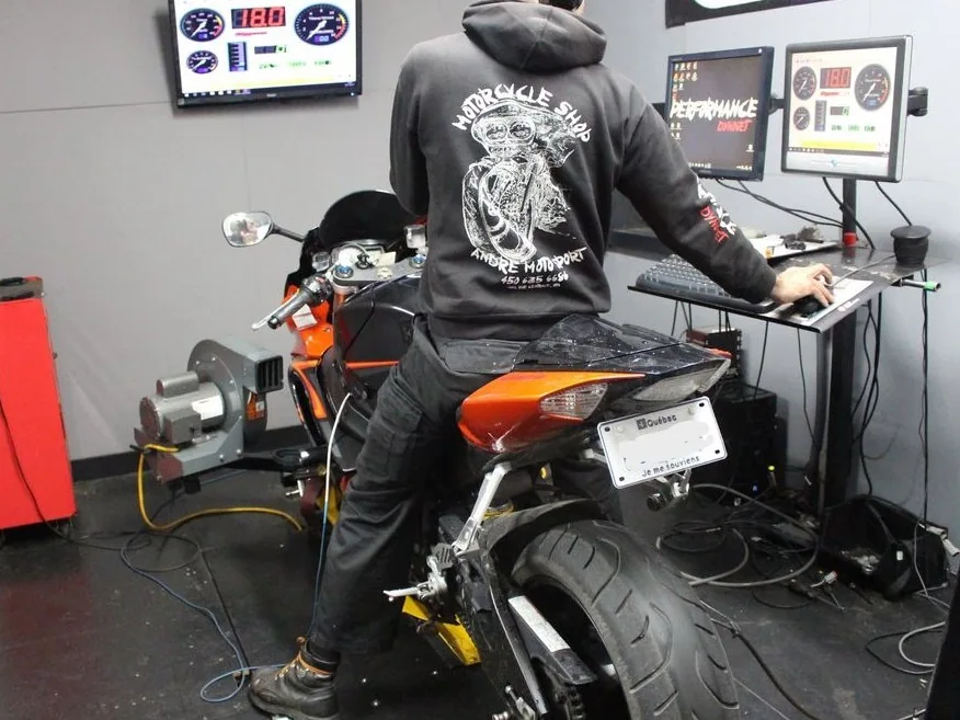 Moto su banco prova potenza